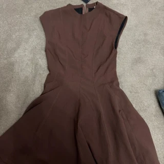 Brown Dress Test Listring